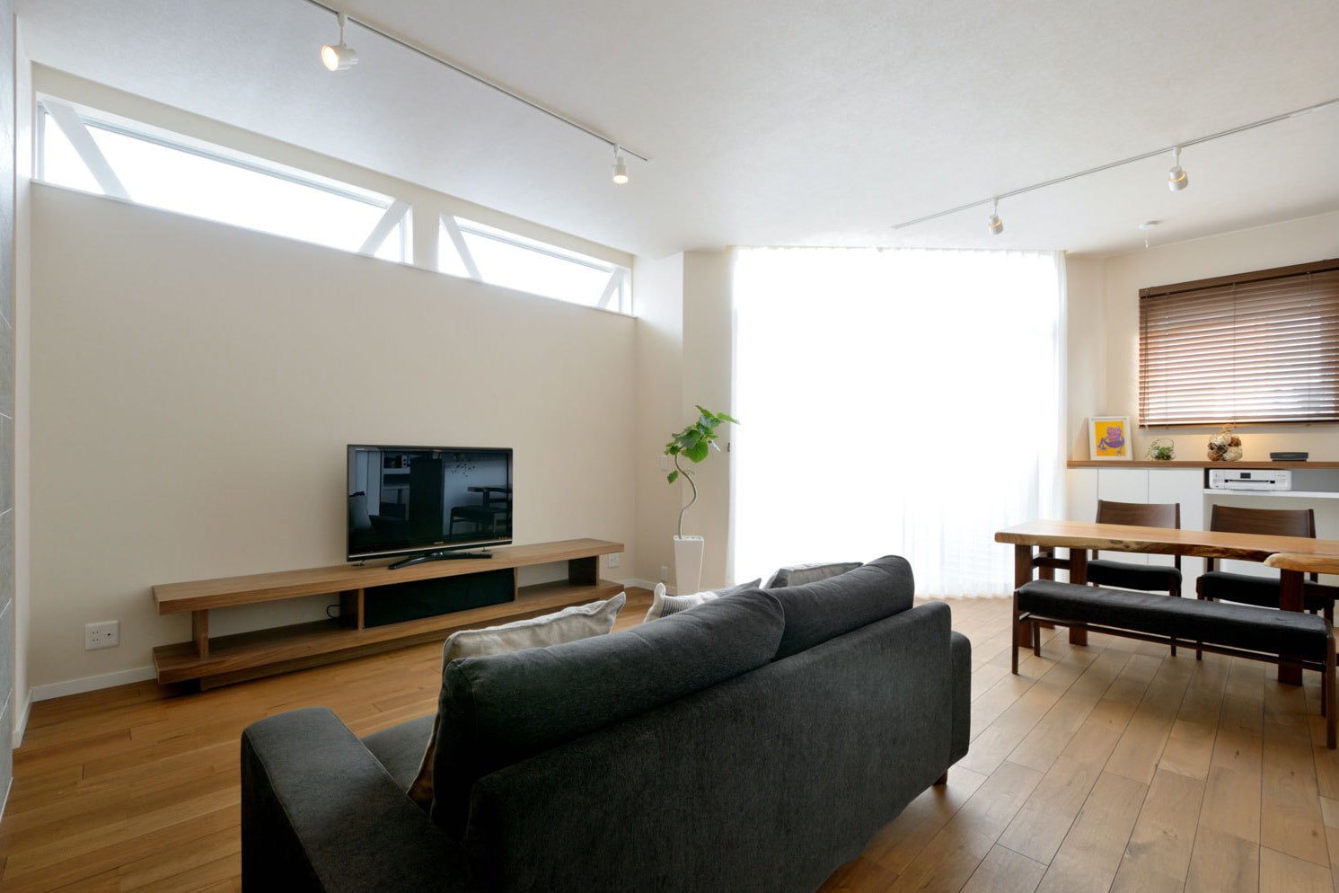 テラスと連続するリビング